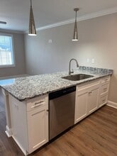 1006 10th Ave NE in Hickory, NC - Building Photo - Building Photo