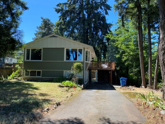 751 Bowman Ave in Nanaimo, BC - Building Photo - Building Photo