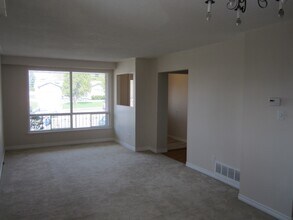 903 King St E in Oshawa, ON - Building Photo - Building Photo
