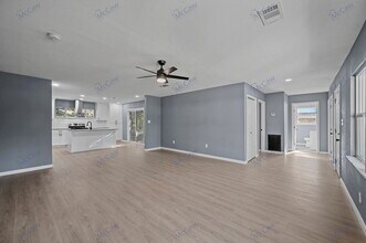 2517 Tisinger Ave in Dallas, TX - Building Photo - Building Photo