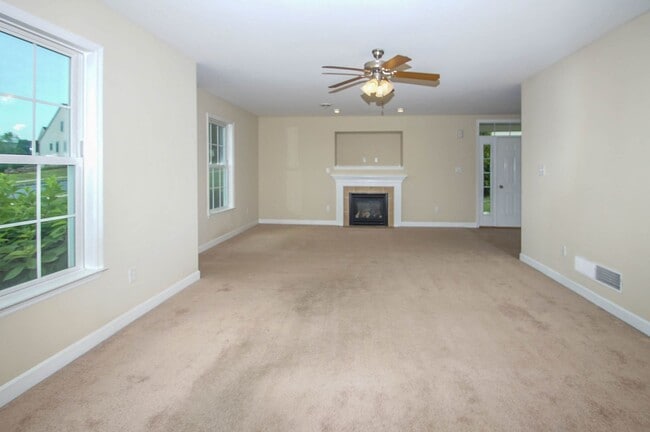 215 Springmont Dr in Wyomissing, PA - Building Photo - Building Photo