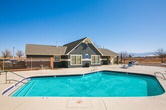 Crescent Ridge in Albuquerque, NM - Building Photo - Building Photo