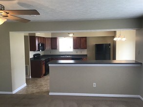 5242 Basin Park Dr in Indianapolis, IN - Foto de edificio - Building Photo