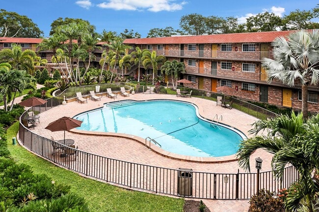 Veranda Flats in St. Petersburg, FL - Foto de edificio - Building Photo