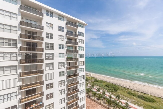 6039 Collins Ave in Miami Beach, FL - Foto de edificio - Building Photo