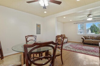124 Oakdale Rd in Cherry Hill Township, NJ - Building Photo - Building Photo