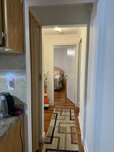 1072 E Main St in Stamford, CT - Foto de edificio - Building Photo