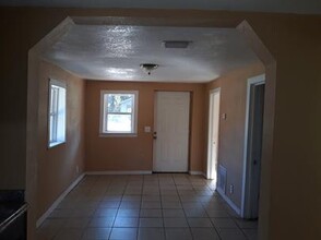 9 Lenox Ct in DeLand, FL - Building Photo - Building Photo