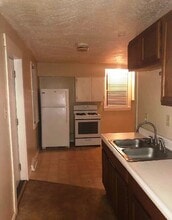 706 W Graham St in Bloomington, IL - Foto de edificio - Building Photo