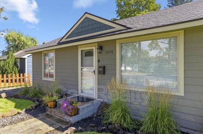 5424 N Oak St in Spokane, WA - Building Photo - Building Photo