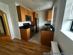 60 Brattle St, Unit 406 in Cambridge, MA - Foto de edificio - Building Photo