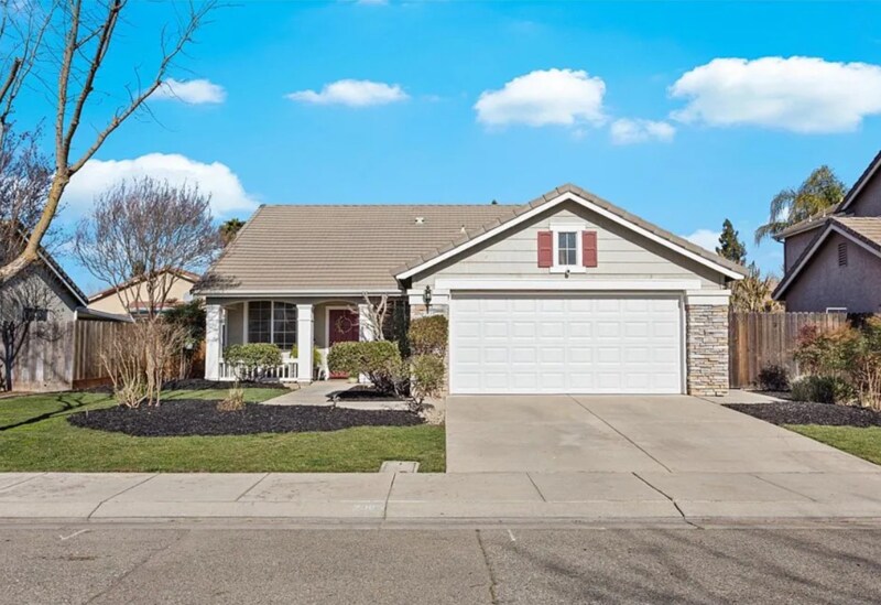 2085 Pinehurst Ct in Merced, CA - Building Photo