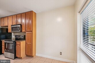 300 Hilltop Ln in Annapolis, MD - Building Photo - Building Photo