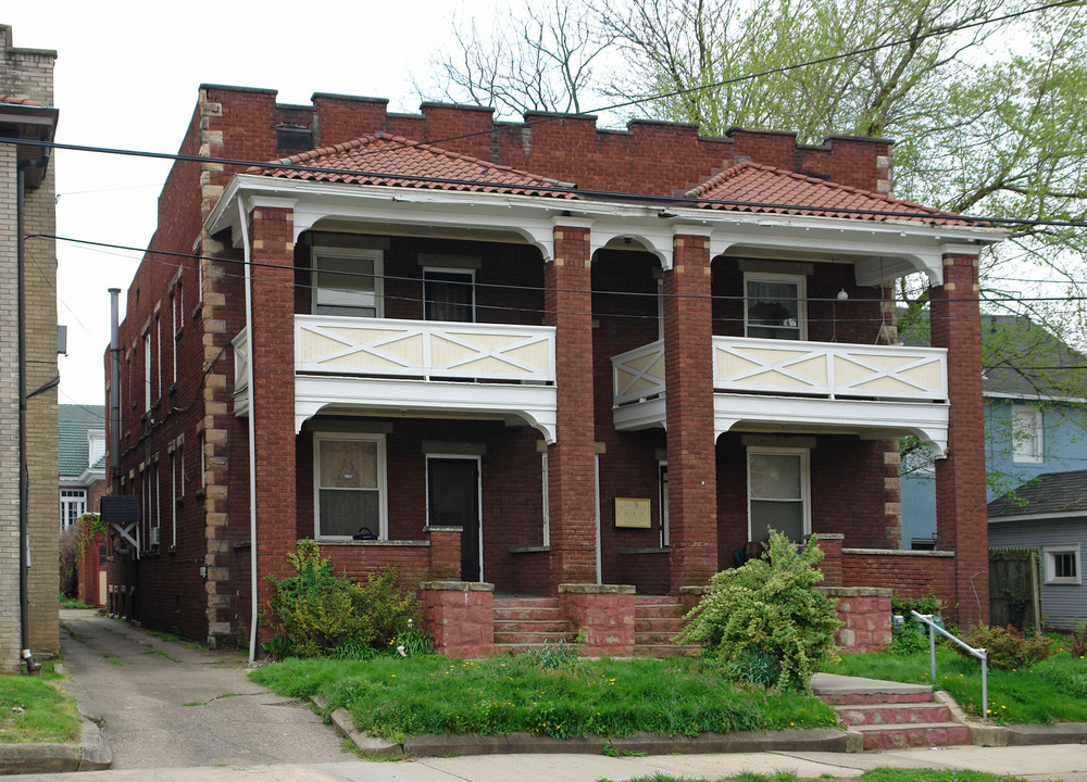 1605 Quarrier St in Charleston, WV - Building Photo