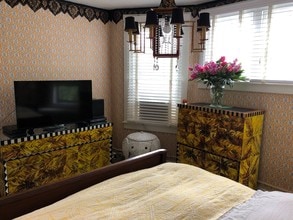 115 E Laurel Ave, Unit 2 in Cheltenham, PA - Building Photo - Building Photo