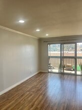 2940 N Verdugo Rd, Unit 310 in Glendale, CA - Foto de edificio - Building Photo
