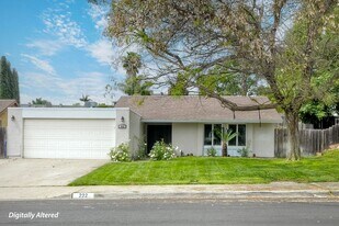 222 Avenida Chapala in San Marcos, CA - Building Photo