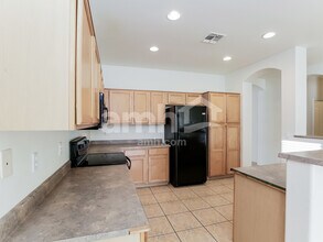 12238 W Lincoln St in Avondale, AZ - Foto de edificio - Building Photo