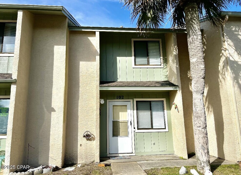 102 Linda Marie Ln in Panama City Beach, FL - Building Photo