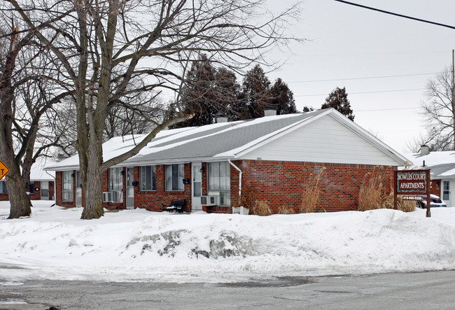 Bowles Court Apartments in Maumee, OH - Building Photo - Building Photo