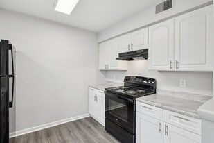 Roselea Manor Apartments in Sanford, FL - Building Photo