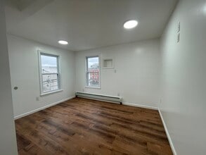 167 3rd St, Unit 2 in Elizabeth, NJ - Building Photo - Building Photo