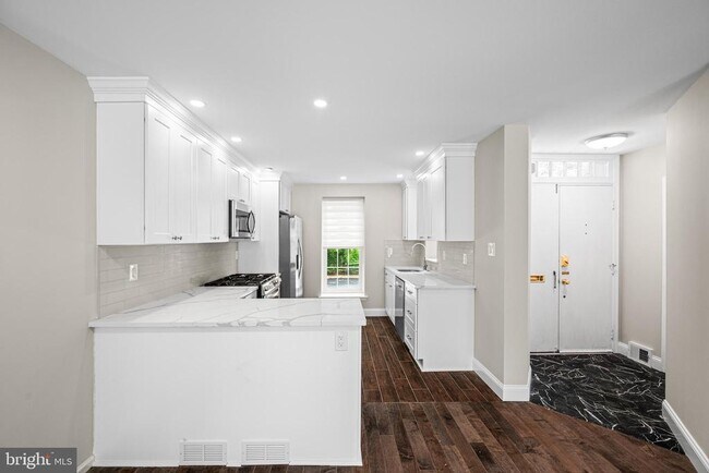 15 Llanfair Rd in Ardmore, PA - Building Photo - Building Photo