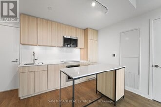 251 Masonry Wy in Mississauga, ON - Building Photo - Building Photo