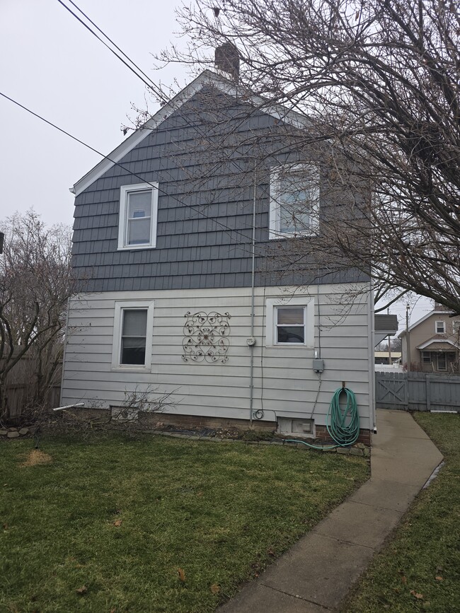 4017 S 1st St in Milwaukee, WI - Foto de edificio - Building Photo