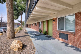 1600 S Albion in Denver, CO - Foto de edificio - Building Photo