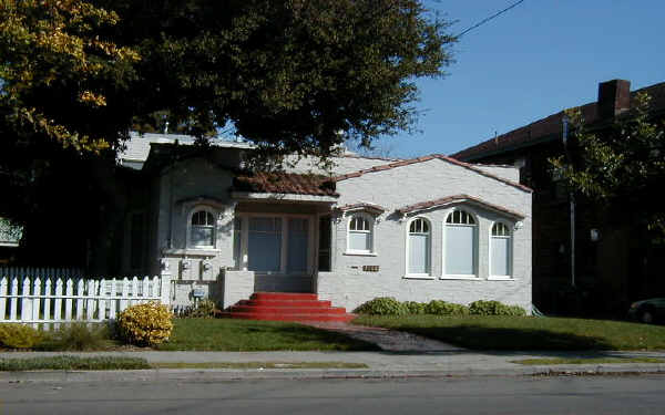 2703 Santa Clara Ave in Alameda, CA - Foto de edificio