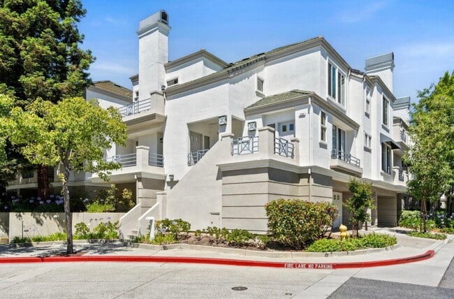 property at 440 Navaro Pl