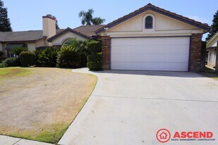 9021 Green Bank St in Bakersfield, CA - Building Photo