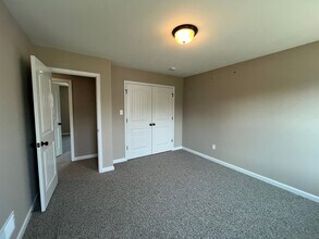 243 Woodridge Dr in Shippensburg, PA - Building Photo - Building Photo