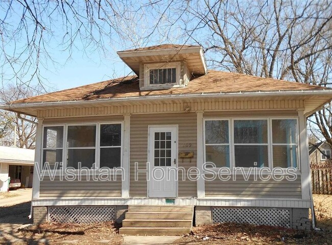 209 N Ward St in Macomb, IL - Building Photo - Building Photo