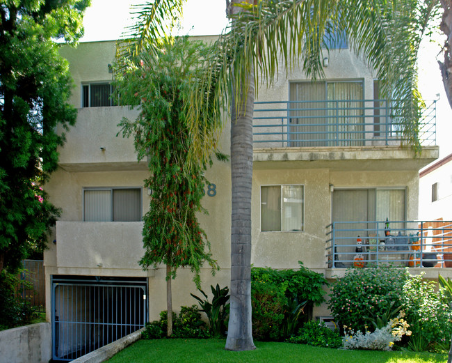 3756-3758 Mentone Ave in Los Angeles, CA - Foto de edificio - Building Photo