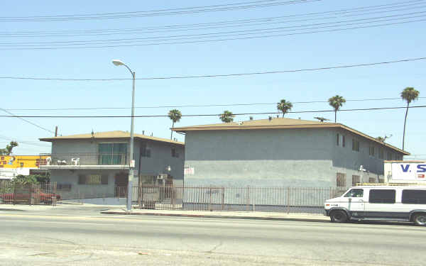 5840-5848 S Hoover St in Los Angeles, CA - Building Photo