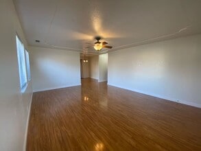 1947 Henshaw Ave in Tulare, CA - Building Photo - Building Photo