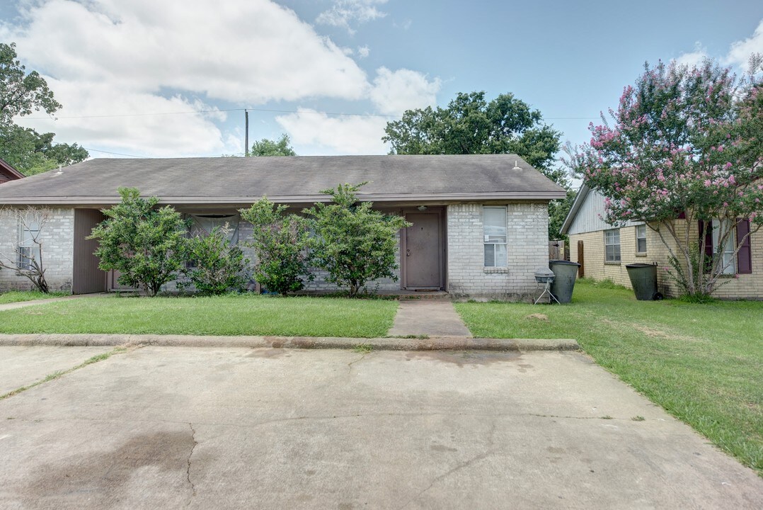 3408 Leon St in Bryan, TX - Building Photo