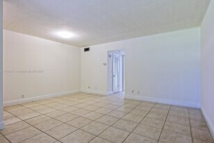 270 Layne Blvd in Hallandale Beach, FL - Building Photo