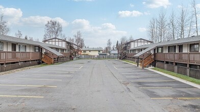 ReNew End Street in Eagle River, AK - Foto de edificio - Building Photo