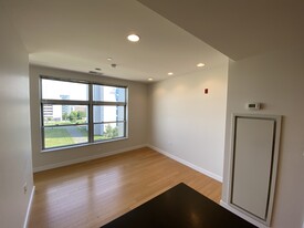 120 E Dedham St, Unit 1 Apartamentos