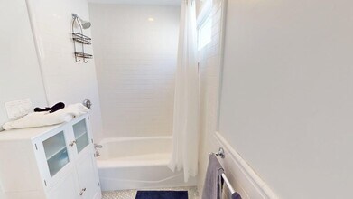 31 Walden St, Unit #2 in Cambridge, MA - Building Photo - Building Photo