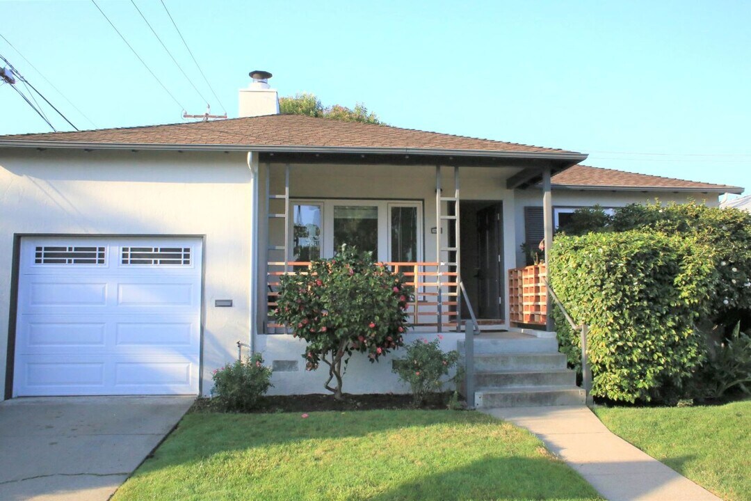 3618 Curtiss St in San Mateo, CA - Building Photo