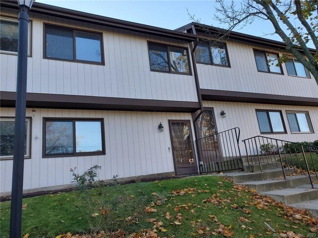 27 Crows Nest Ln in Danbury, CT - Building Photo - Building Photo