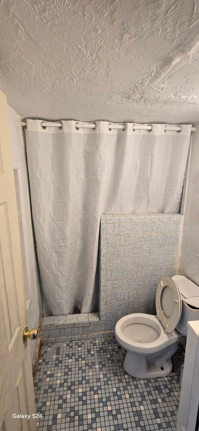 1807 Maple Dr, Unit B in Ft. Myers, FL - Building Photo - Building Photo