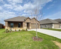 390 Zenyatta Dr in Waxahachie, TX - Building Photo