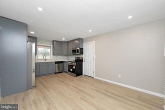 2 S Sunset Rd in Willingboro, NJ - Building Photo - Building Photo