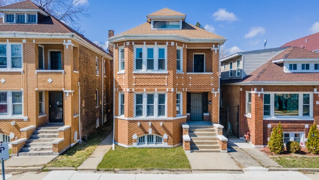 property at 6954 S Maplewood Ave