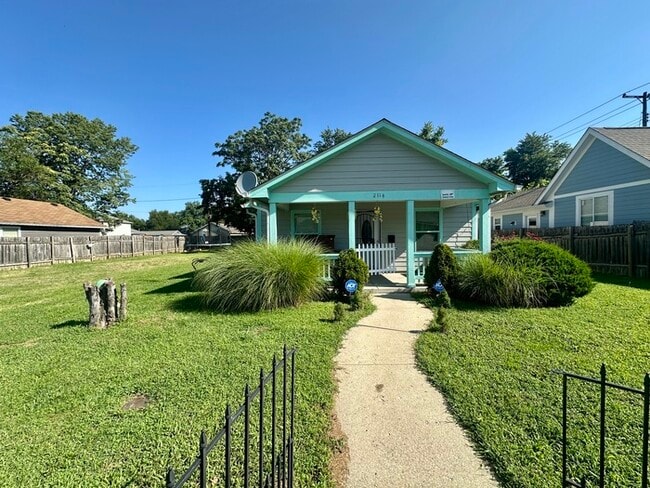 2114 Martha St